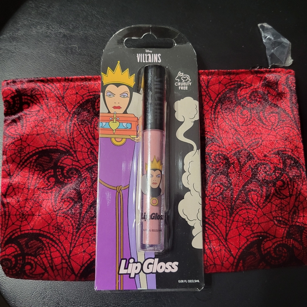 Beauty budle-cosmetic pouch with Disney villan lipgloss.